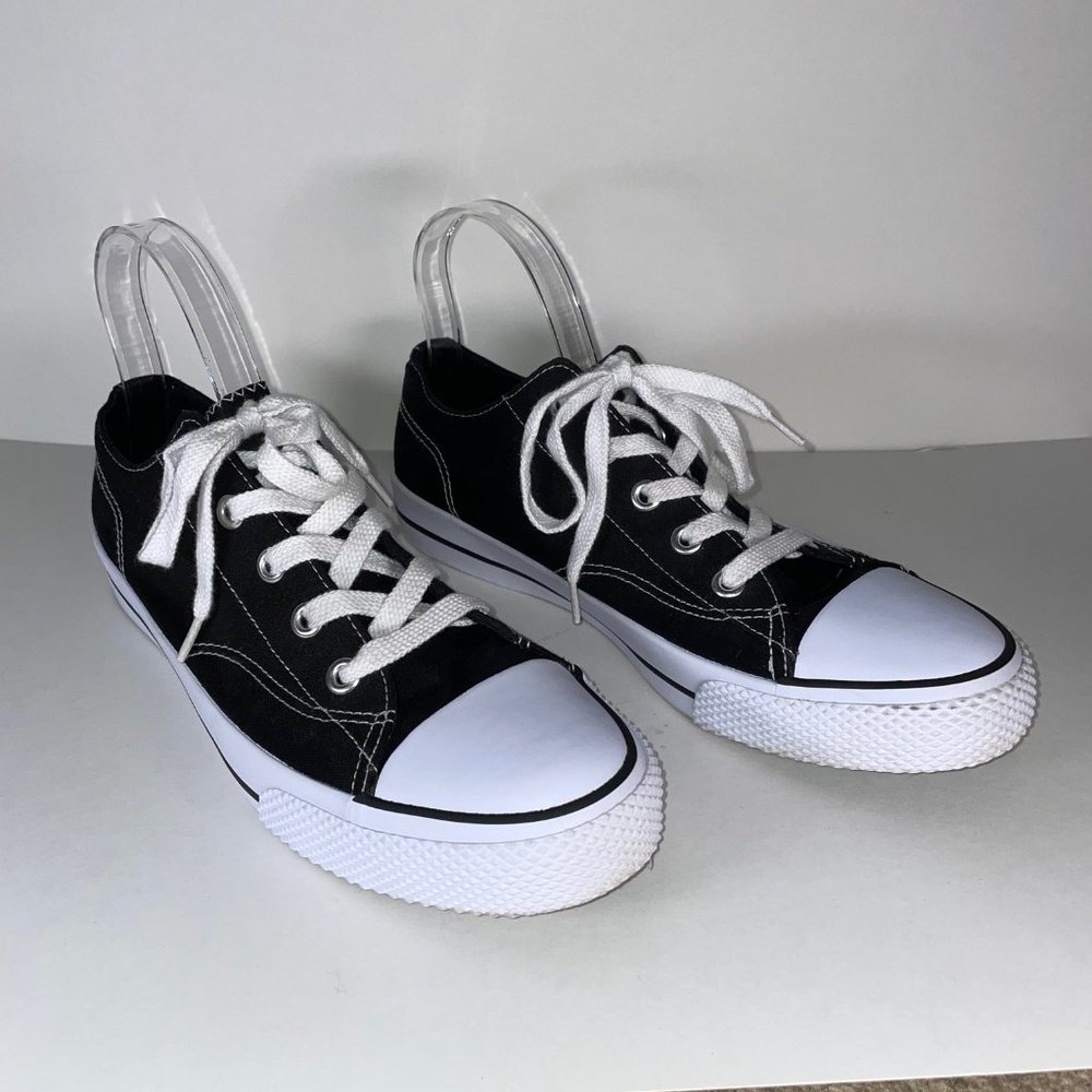 Black & White Chuck Taylor Style Airwalk Sneakers Size 10